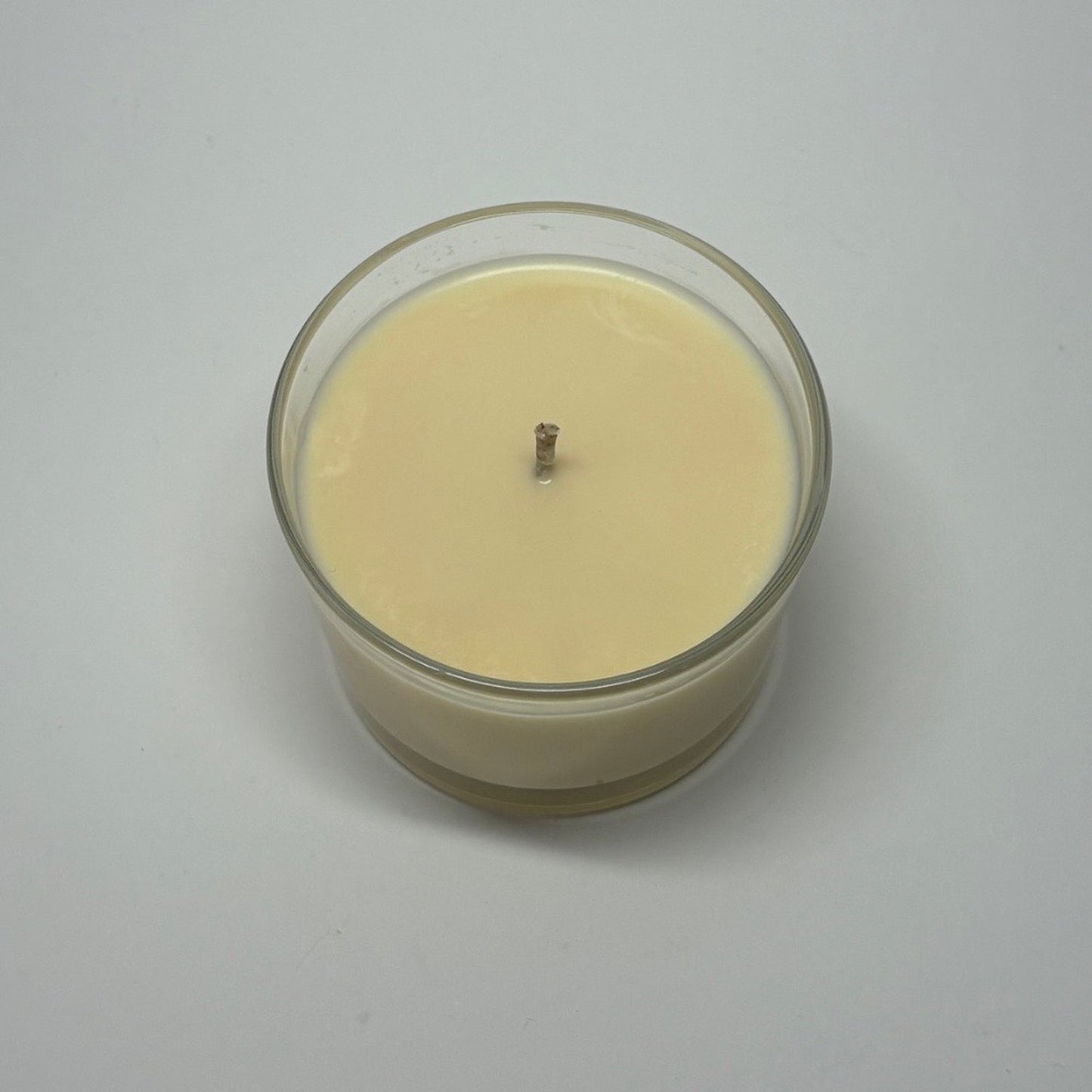 Bougie artisanale jaune clair soirée d'été parfum citronnelle